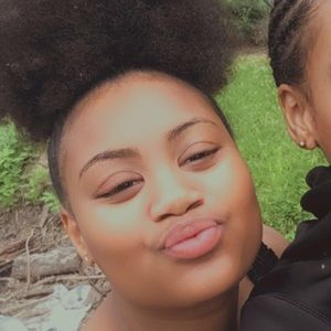 Meet your Posher, Anora